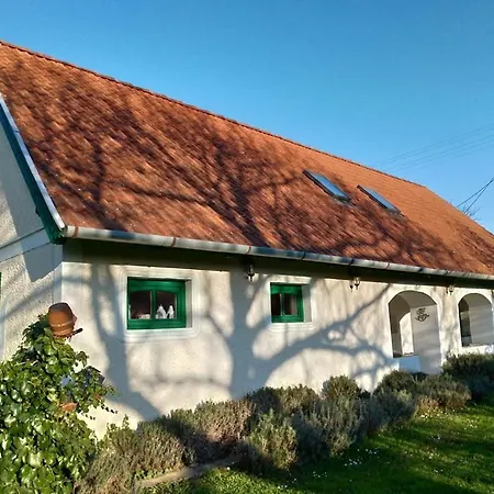 Apartment Oreg Roka Haz *